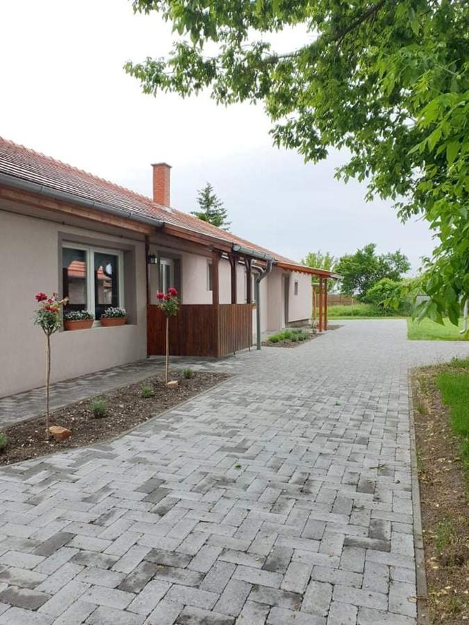 Kajari Apartmanhaz Balatonfőkajár Exterior foto