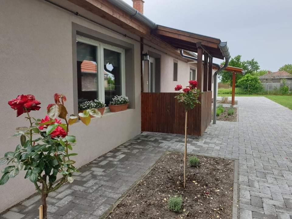 Kajari Apartmanhaz Balatonfőkajár Exterior foto